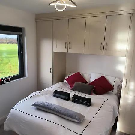 Dom wakacyjny Close To Center Parcs Longford - Entire House Foygh