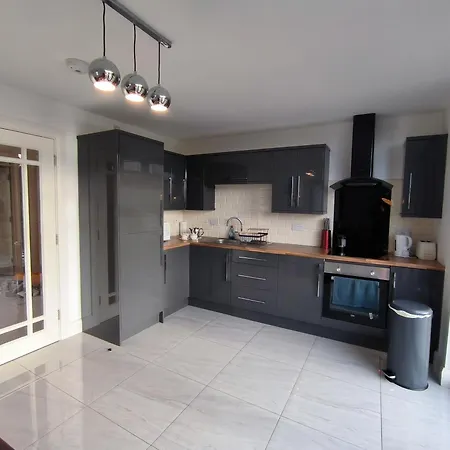 Dom wakacyjny Close To Center Parcs Longford - Entire House