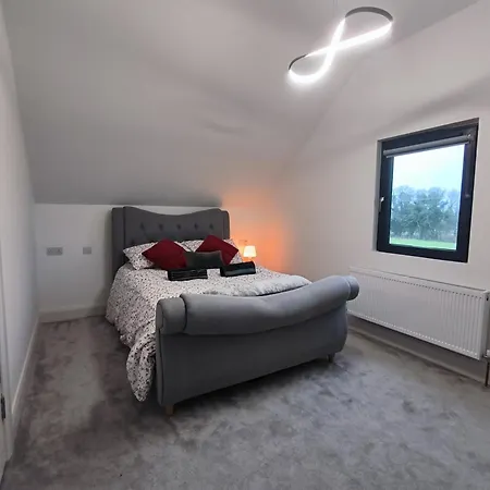 Dom wakacyjny Close To Center Parcs Longford - Entire House