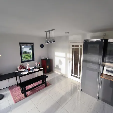 Close To Center Parcs Longford - Entire House Dom wakacyjny *
