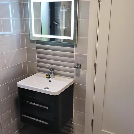 Close To Center Parcs Longford - Entire House *